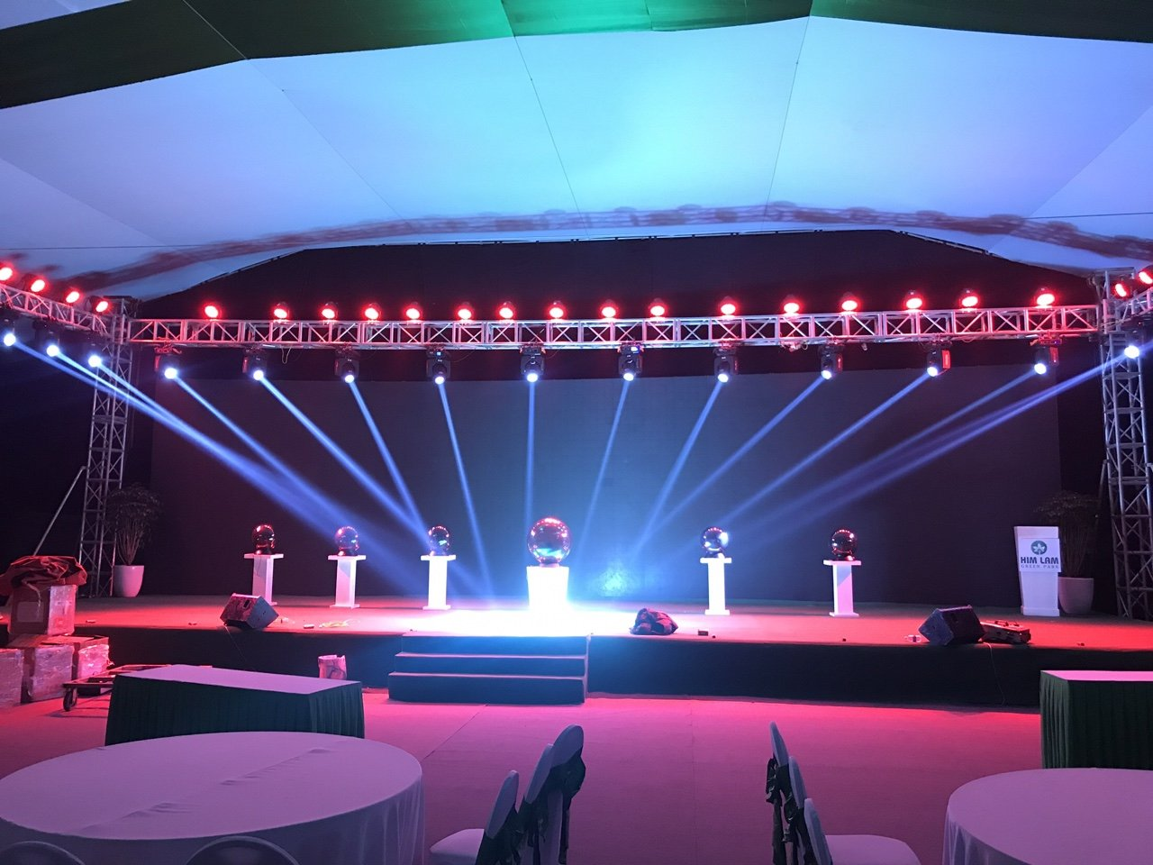 HỆ THỐNG ĐÈN SÂN KHẤU LÀ GÌ?